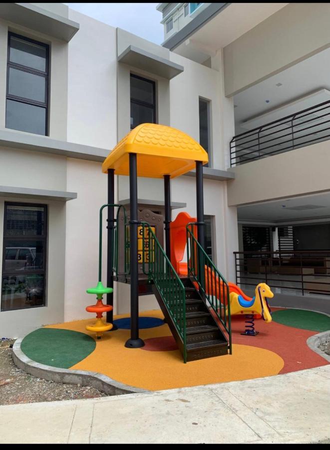 One Spatial Two Bedroom Condominium Unit With Pool And Gym Free Netflix And Wifi Iloilo City Εξωτερικό φωτογραφία