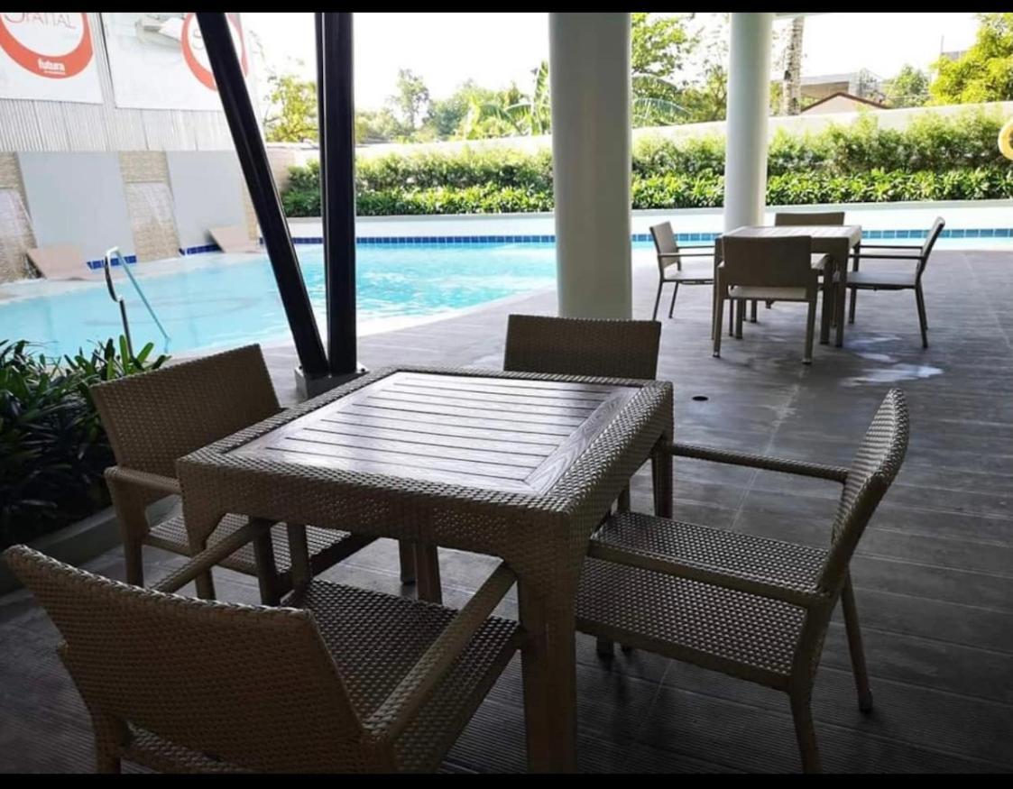 One Spatial Two Bedroom Condominium Unit With Pool And Gym Free Netflix And Wifi Iloilo City Εξωτερικό φωτογραφία