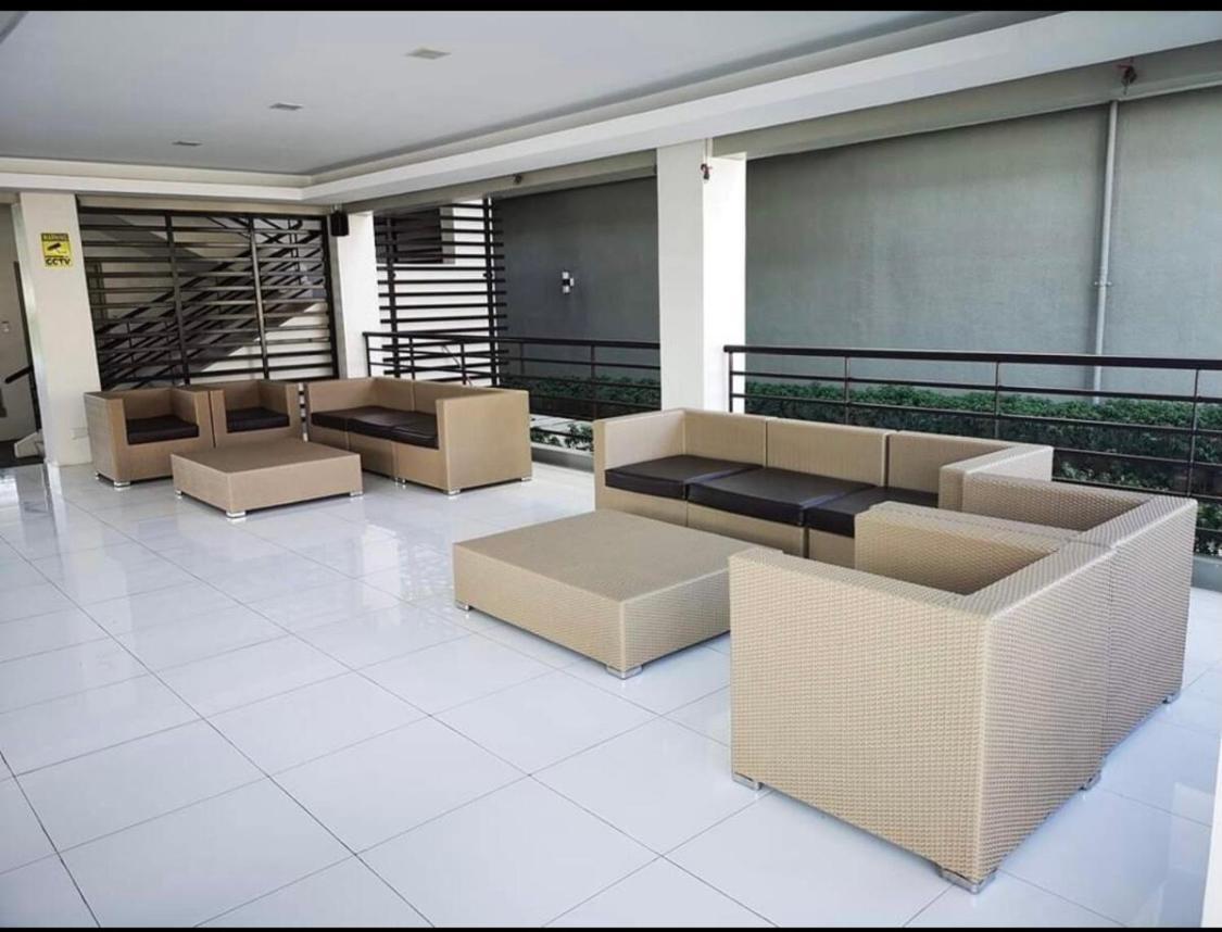 One Spatial Two Bedroom Condominium Unit With Pool And Gym Free Netflix And Wifi Iloilo City Εξωτερικό φωτογραφία