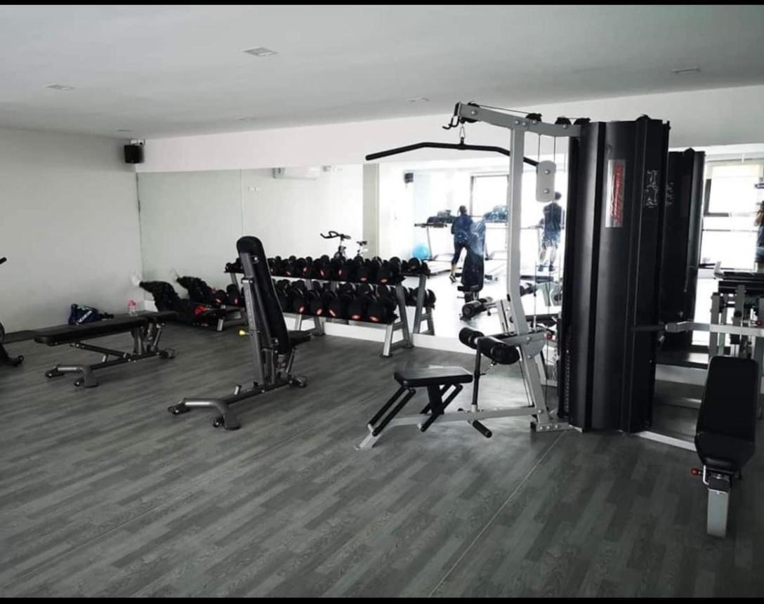 One Spatial Two Bedroom Condominium Unit With Pool And Gym Free Netflix And Wifi Iloilo City Εξωτερικό φωτογραφία